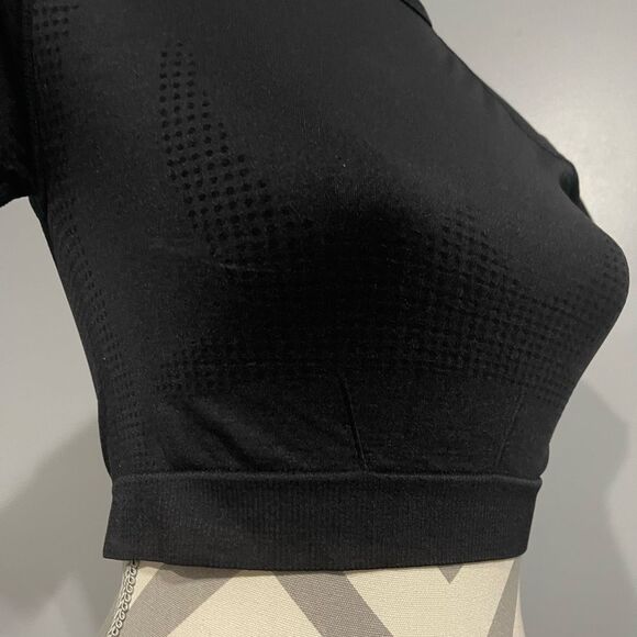 Medium Women’s Short Shirt - Picture 5 of 6